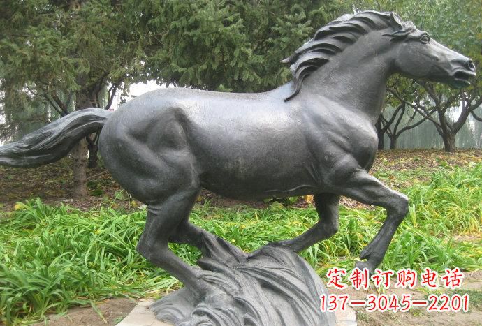 烟台奔马铜雕—精美雕塑处处闪耀灿烂光彩