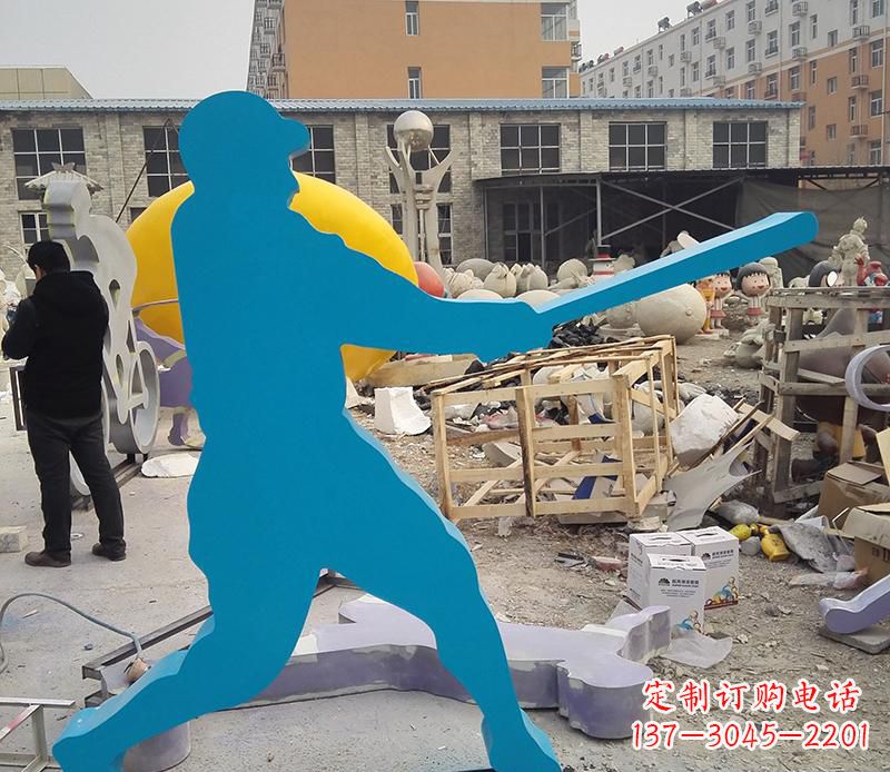 烟台公园不锈钢打棒球雕塑2