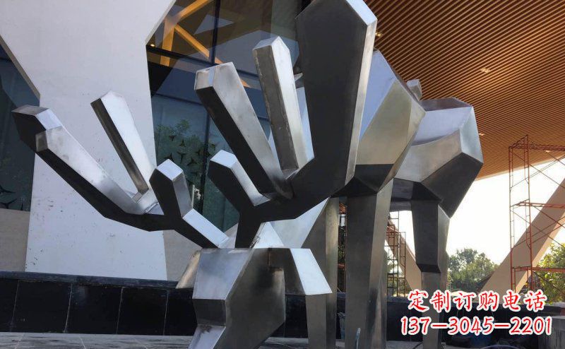 烟台公园不锈钢大型抽象几何驯鹿动物雕塑