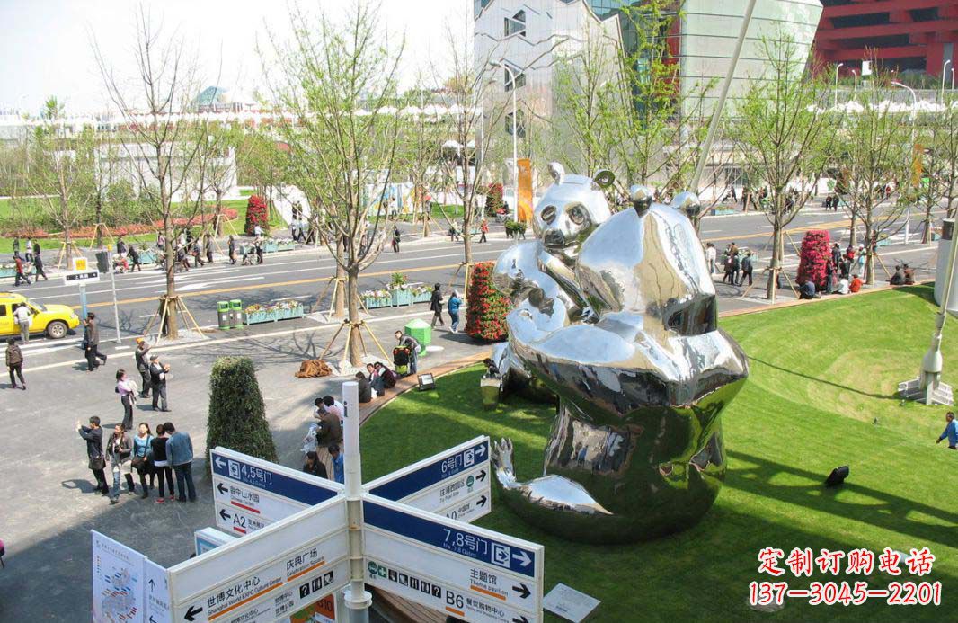 烟台镜面不锈钢熊猫大型雕塑