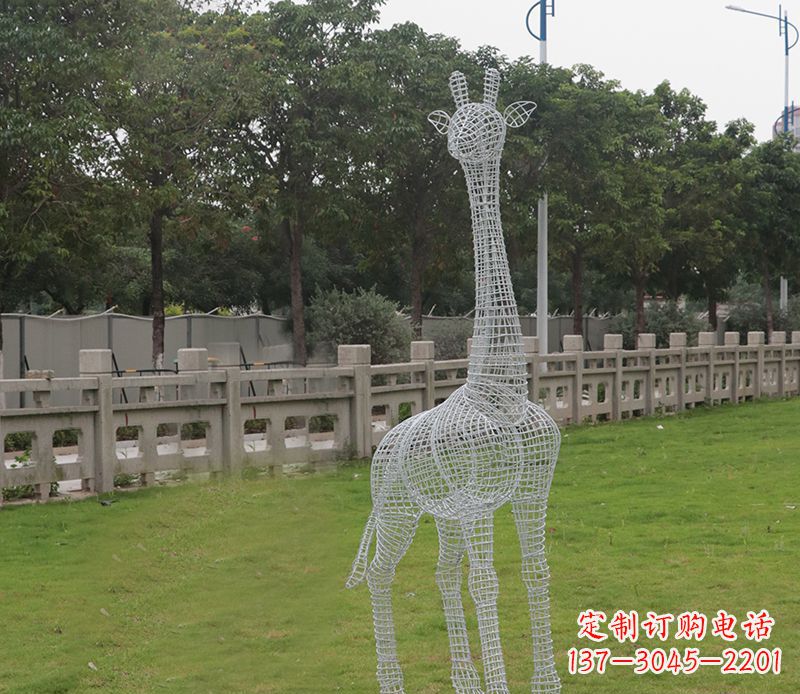 烟台浪漫活力·不锈钢镂空长颈鹿雕塑