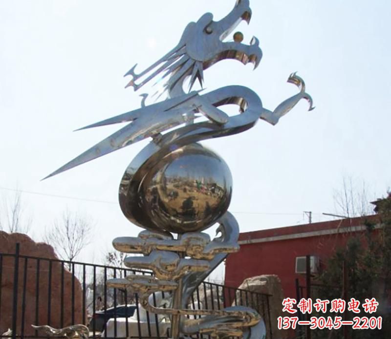 烟台传统与现代完美结合的青铜龙雕塑