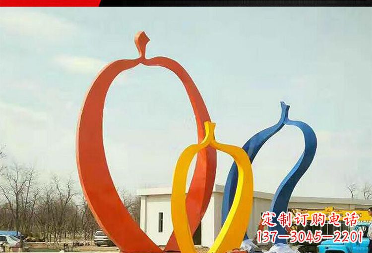 烟台金光闪耀,果实成熟——不锈钢苹果雕塑