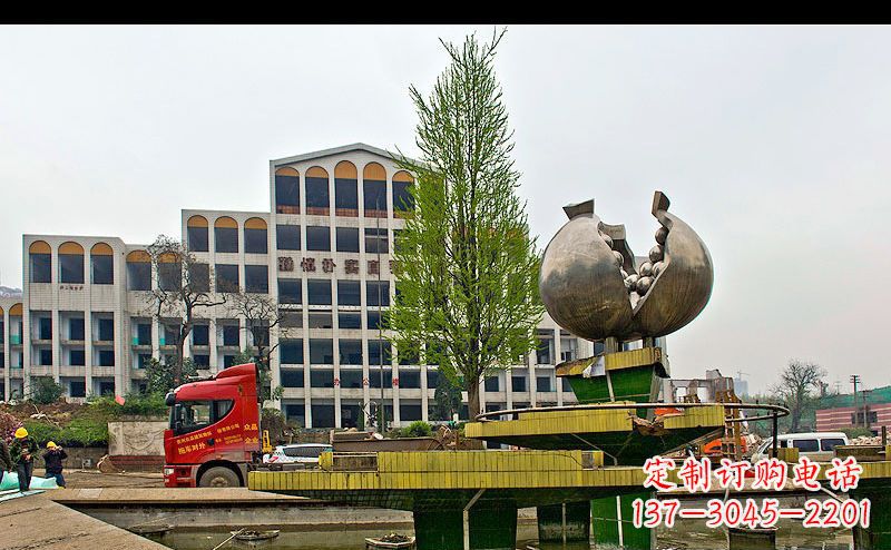 烟台精美不锈钢石榴景观雕塑