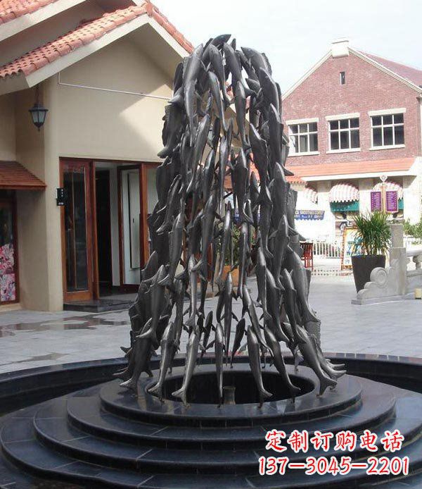 烟台跃动的生命——景区向上游的鱼群喷泉雕塑