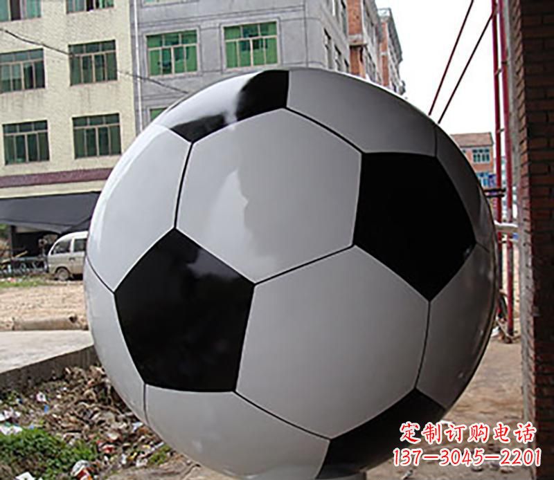 烟台公园不锈钢足球造型雕塑