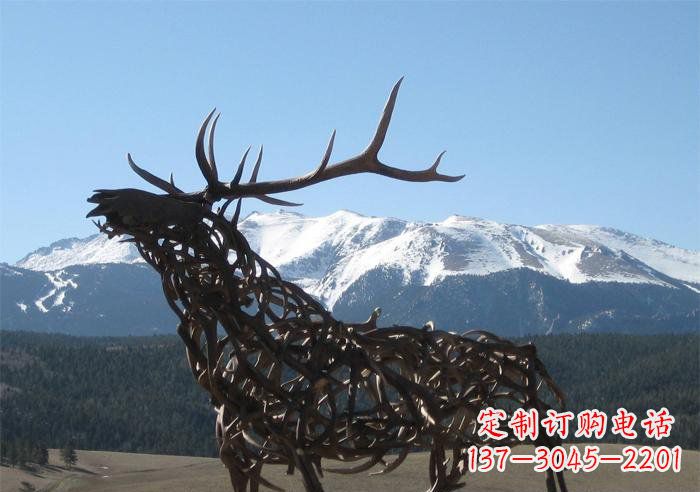 烟台公园抽象鹿动物铜雕