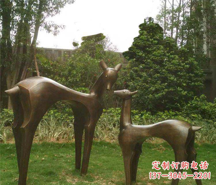 烟台高贵优雅的母子鹿铜雕