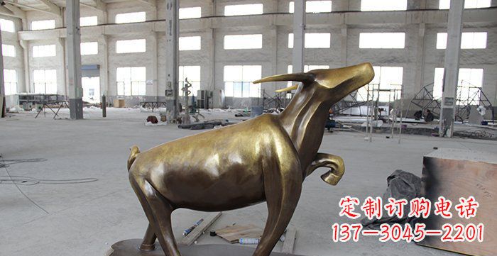 烟台铜制华丽小牛动物雕塑