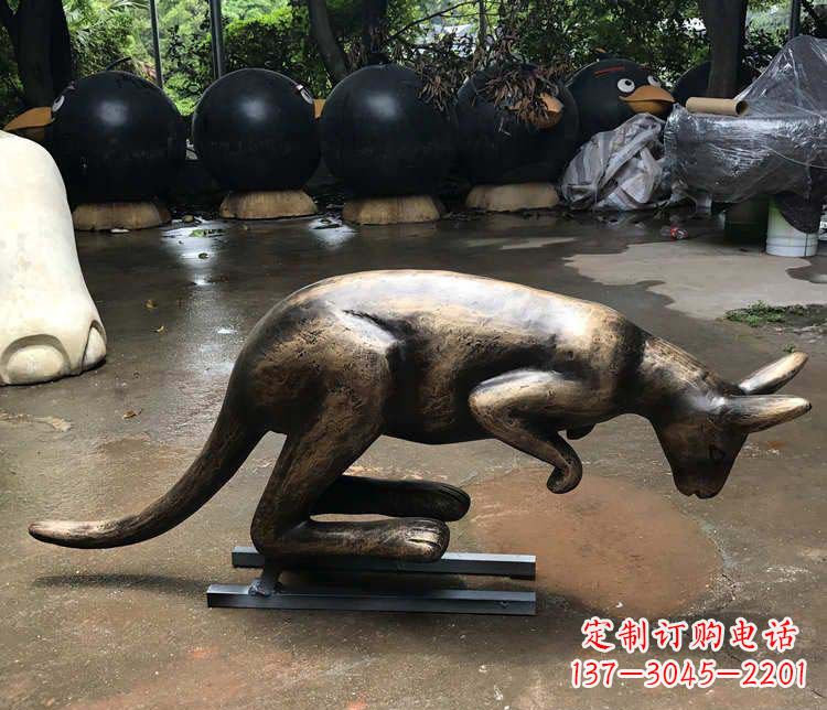 烟台公园袋鼠动物铜雕