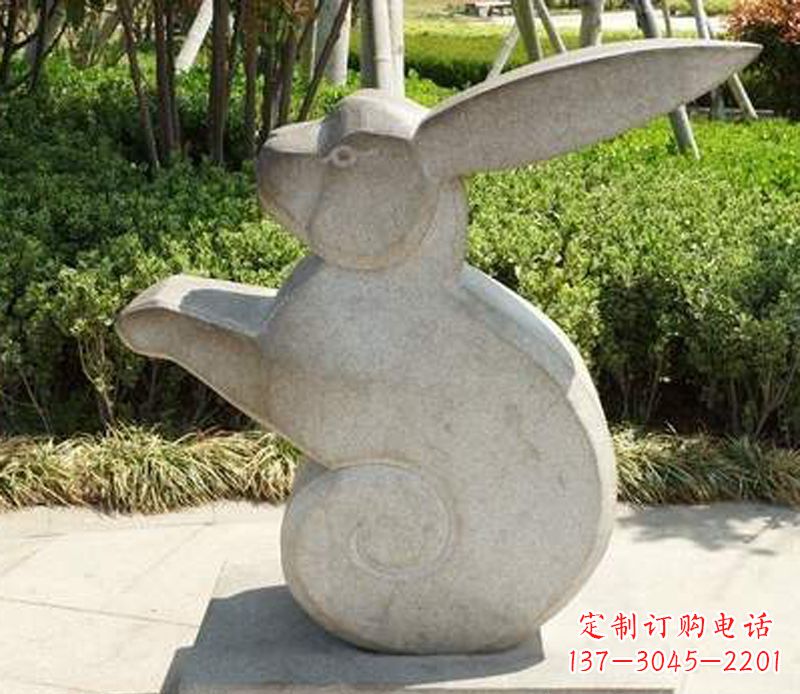 烟台公园兔子雕塑,营造可爱的氛围