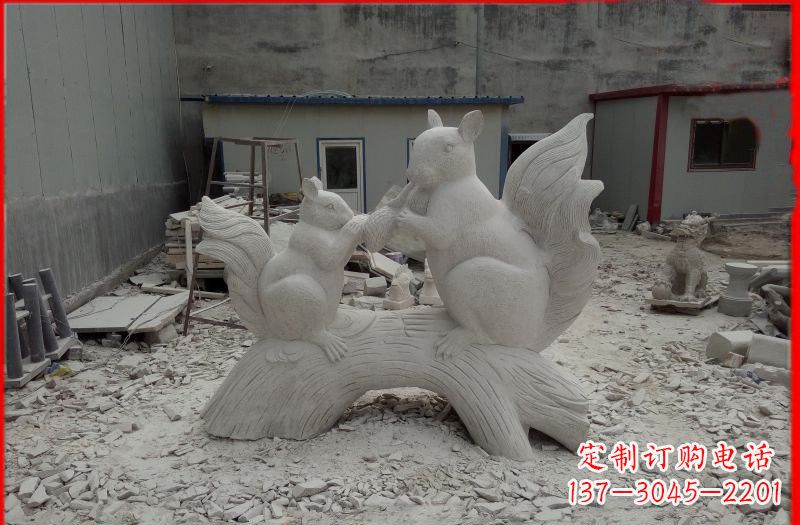 烟台中领雕塑 松鼠之爱 石雕定制