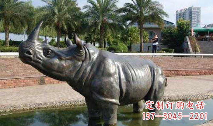 烟台公园动物铜雕犀牛