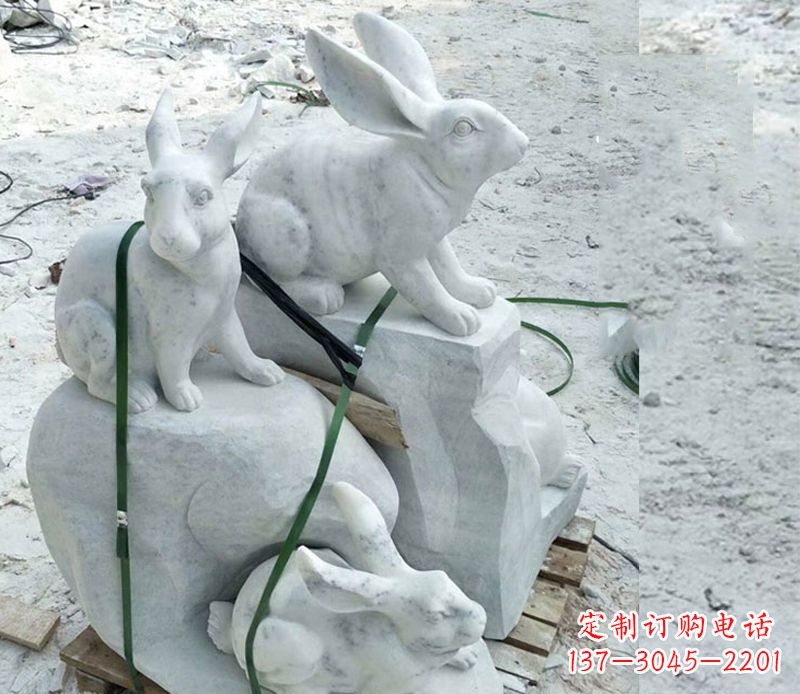 烟台活泼可爱的兔子雕塑