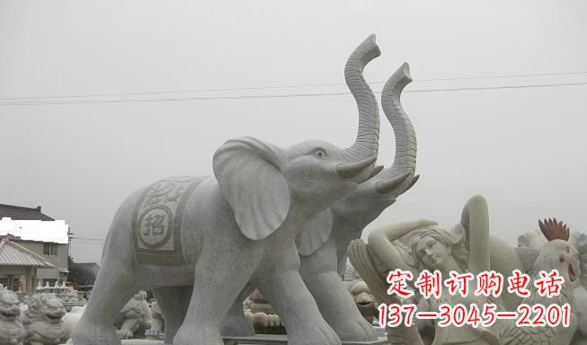烟台公园动物长鼻大象石雕