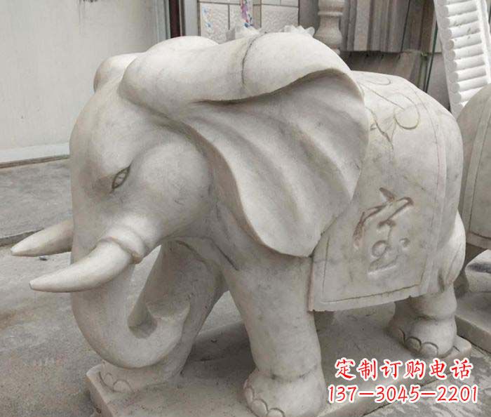 烟台公园动物招财大象石雕