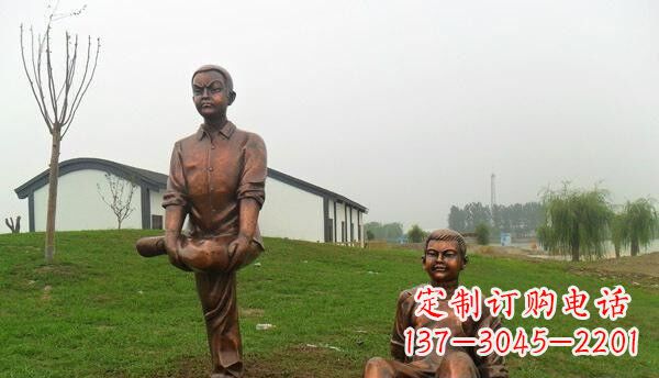 烟台公园儿童嬉戏人物铜雕