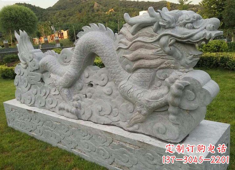 烟台公园仿古龙雕塑