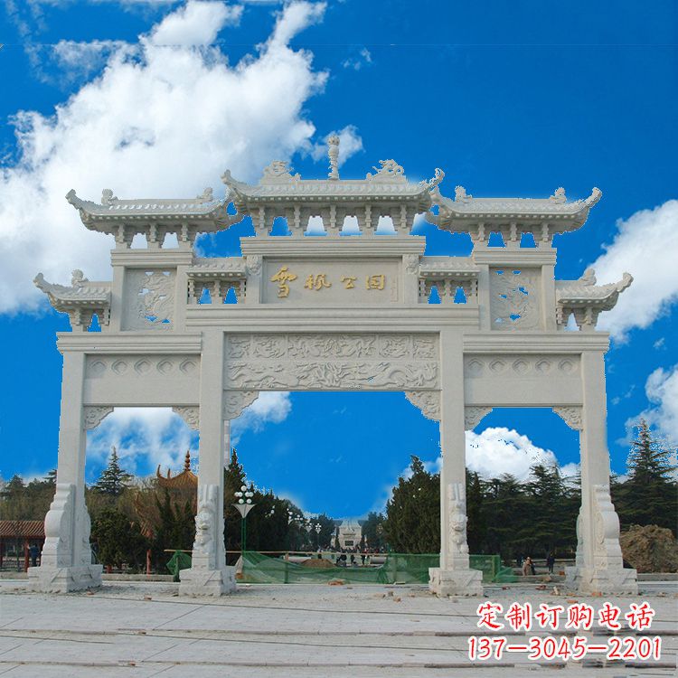 烟台公园汉白玉三门石牌楼