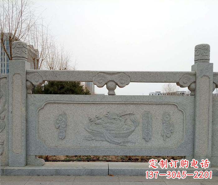 烟台公园户外栏板石雕