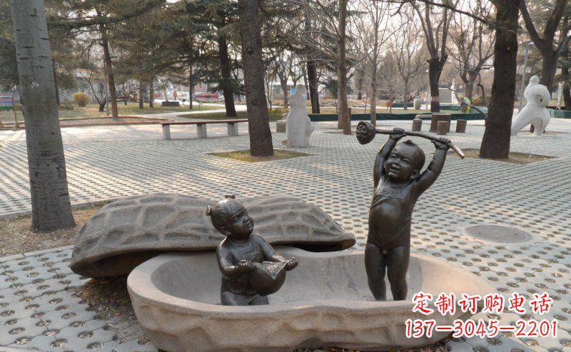 烟台公园花生壳里面的娃娃景观铜雕