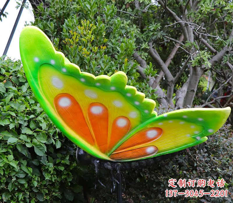 烟台公园花园草坪彩绘动物玻璃钢仿真蝴蝶雕塑