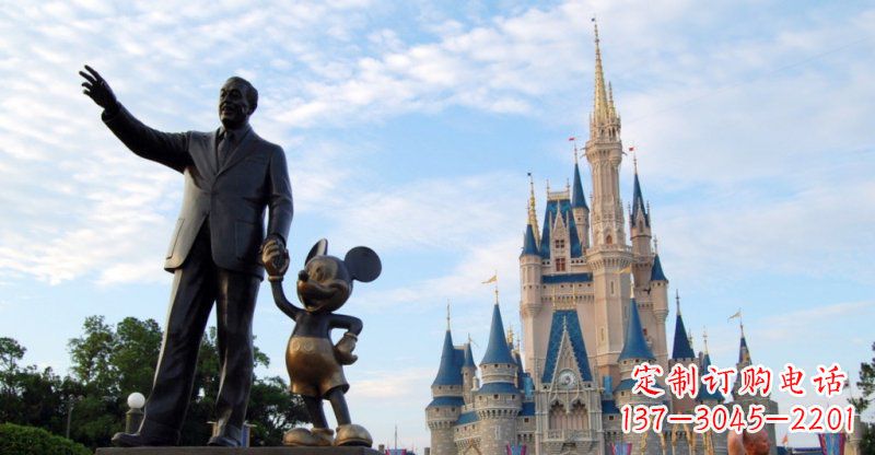 烟台公园华特迪士尼和米老鼠景观铜雕