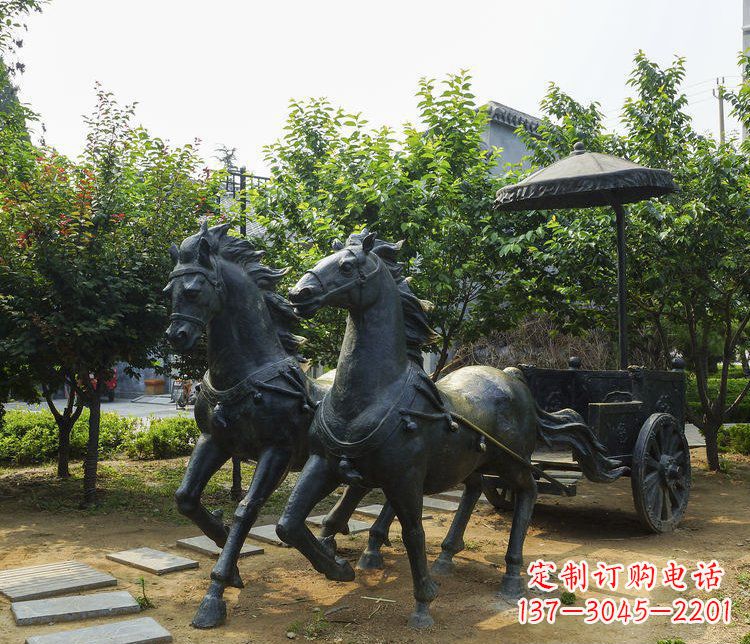 烟台风格弥漫的古典马车铜雕