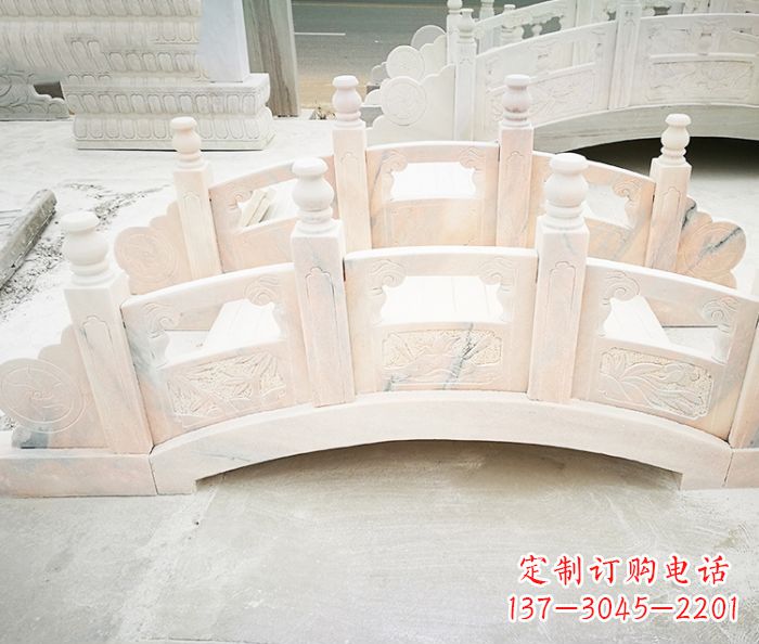 烟台红石拱桥雕塑——浪漫交织,美景永相伴