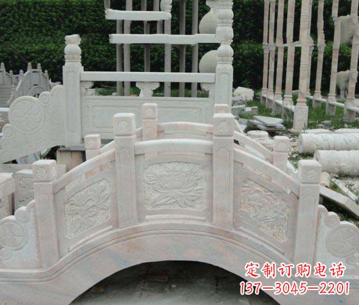 烟台红石拱桥雕塑