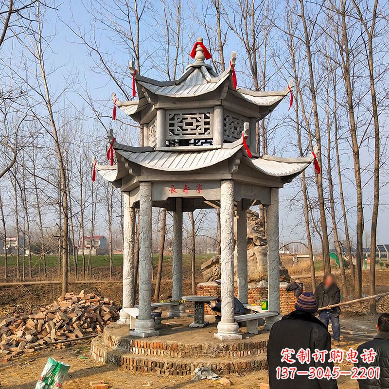 烟台和谐统一的双层石雕凉亭