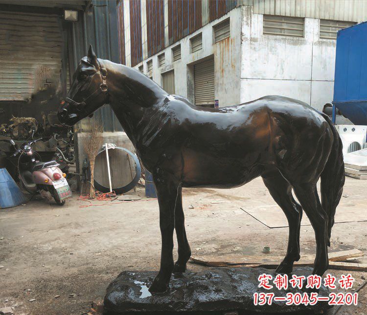 烟台玻璃钢仿铜雕塑栩栩如生的飞奔骏马
