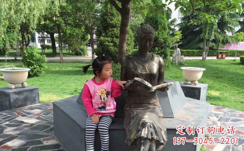烟台优雅可爱的女孩铜雕