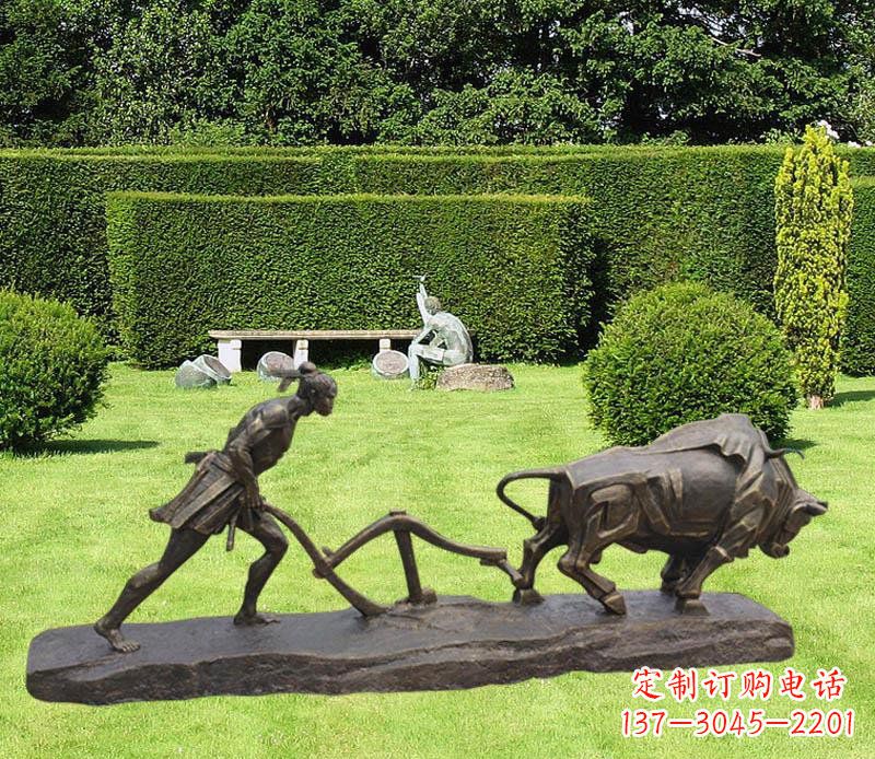 烟台古典风格牛雕塑,新时代艺术装点