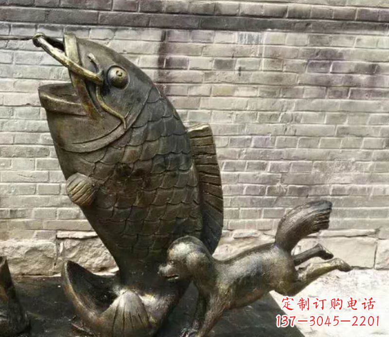 烟台公园鲤鱼和小狗铜雕