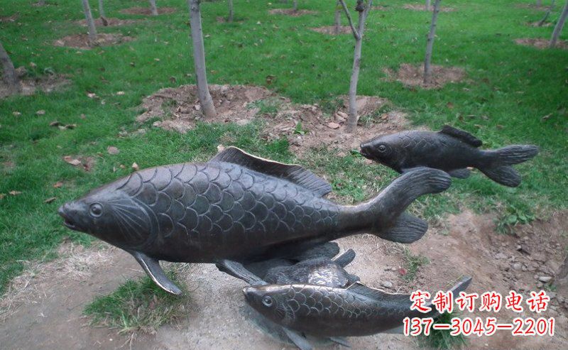 烟台公园鲤鱼动物铜雕