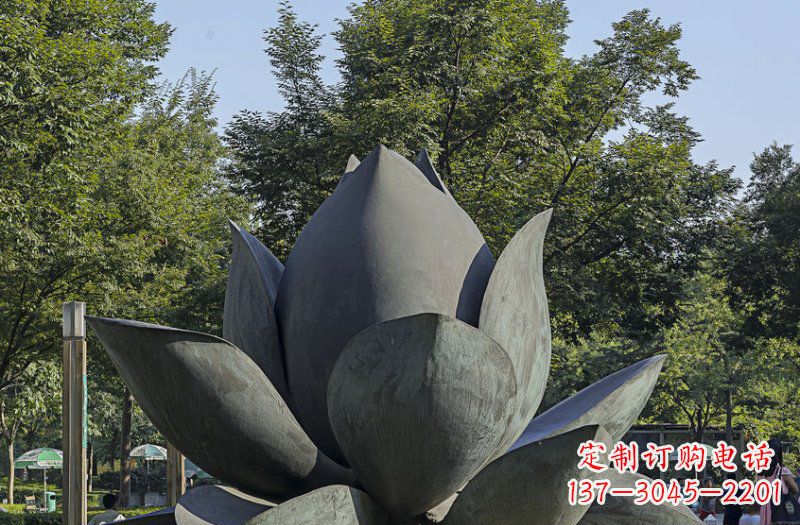 烟台公园莲花景观铜雕