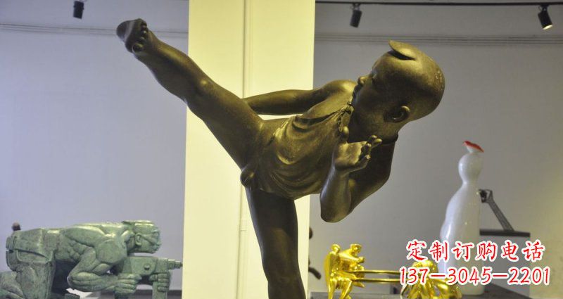 烟台公园练功夫的小男孩人物铜雕