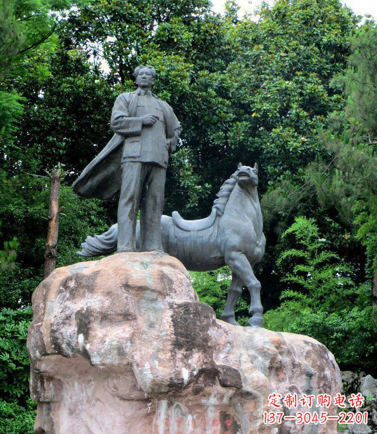 烟台公园毛主席和马景观铜雕