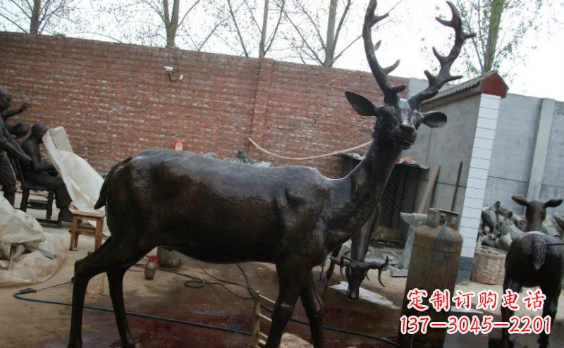 烟台精美梅花鹿铜雕,施展艺术之美