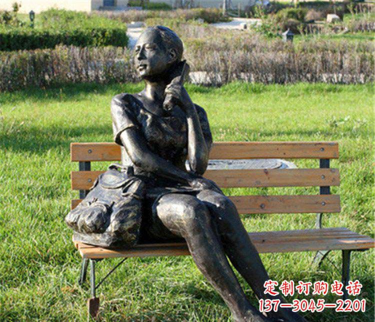 烟台人物座椅雕塑——少女望远