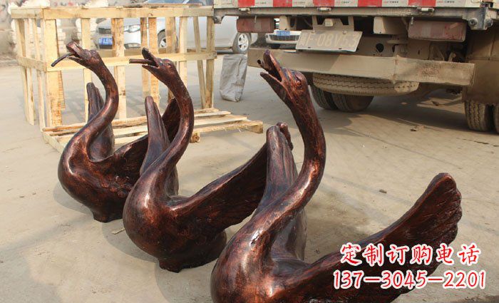 烟台优雅活泼的天鹅铜雕