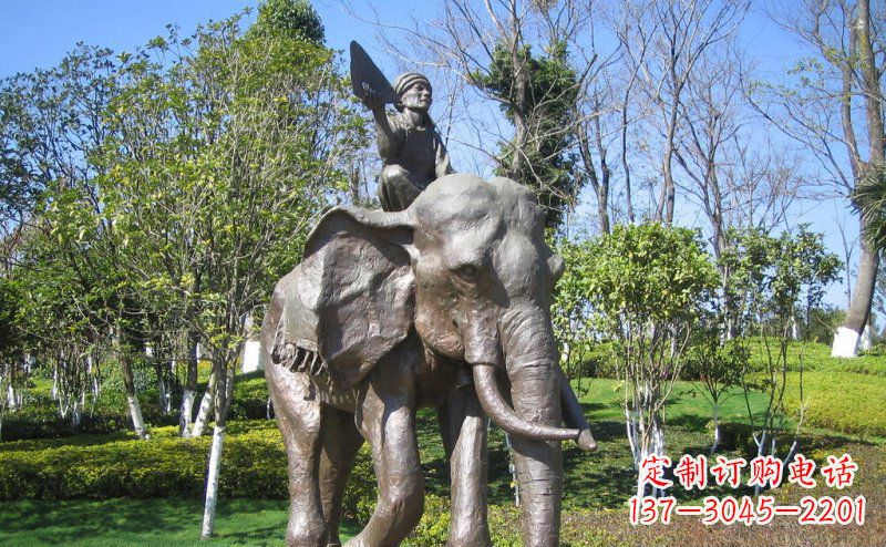 烟台公园骑大象的人物小品铜雕