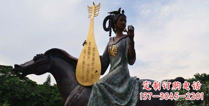 烟台传统风情,精美古典的琵琶女铜雕