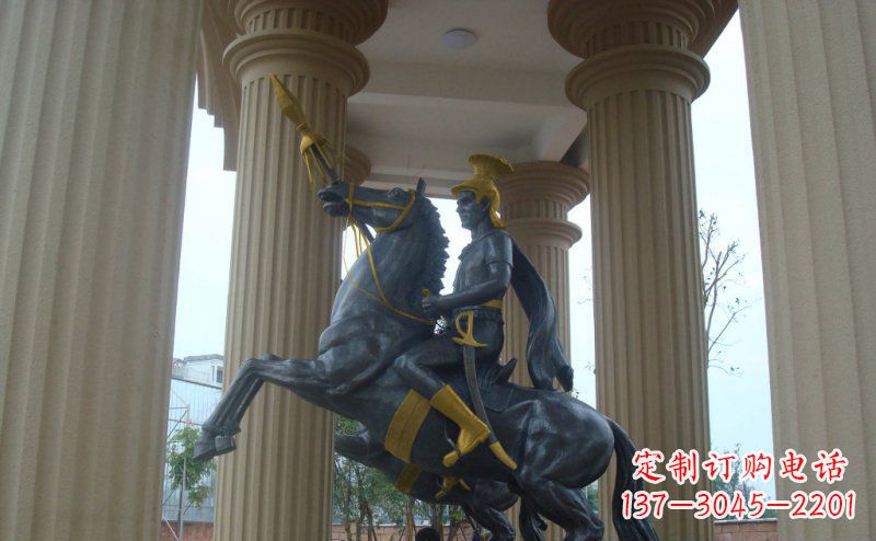 烟台公园骑马的罗马士兵人物铜雕