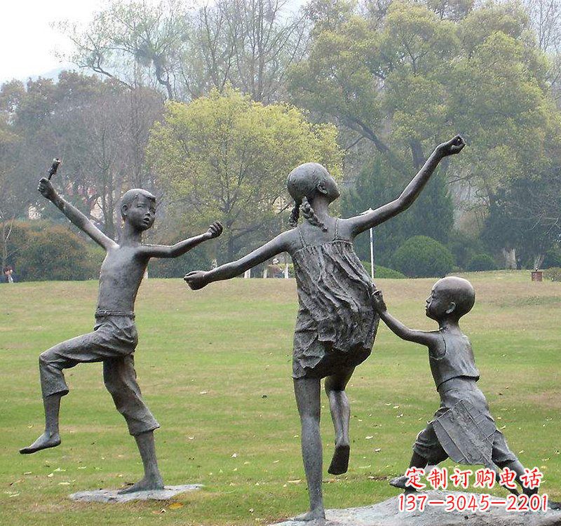 烟台公园人物放风筝的儿童铜雕
