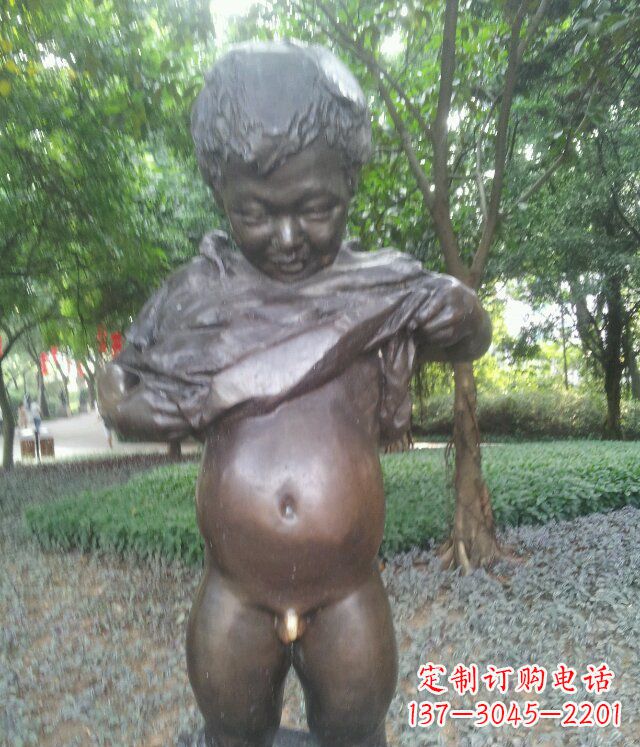 烟台萌动活泼的男孩铜雕塑