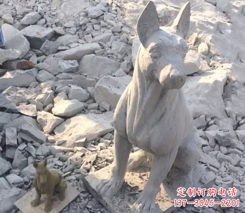 烟台公园十二生肖动物狗石雕