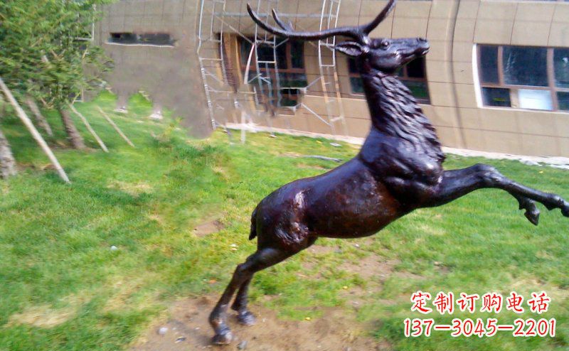 烟台跳跃的鹿动物铜雕