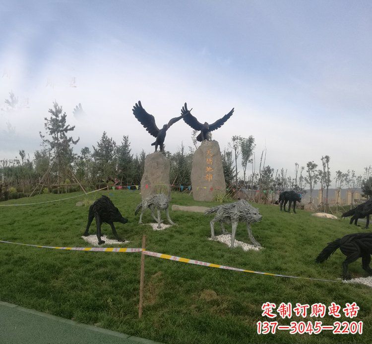 烟台令人惊叹的老鹰雕塑